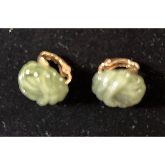 Avon Marbled Green Vintage Clip On Earrings Small Textured Knot - Picture 2 of 6
